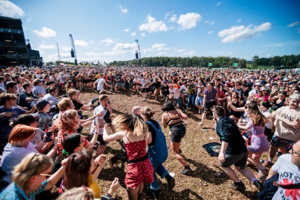 festival photography leeds mosh pit