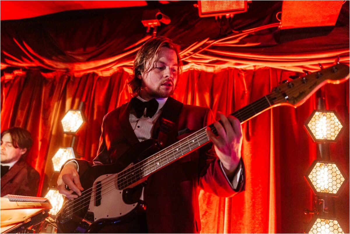 guitarist live band manchester 